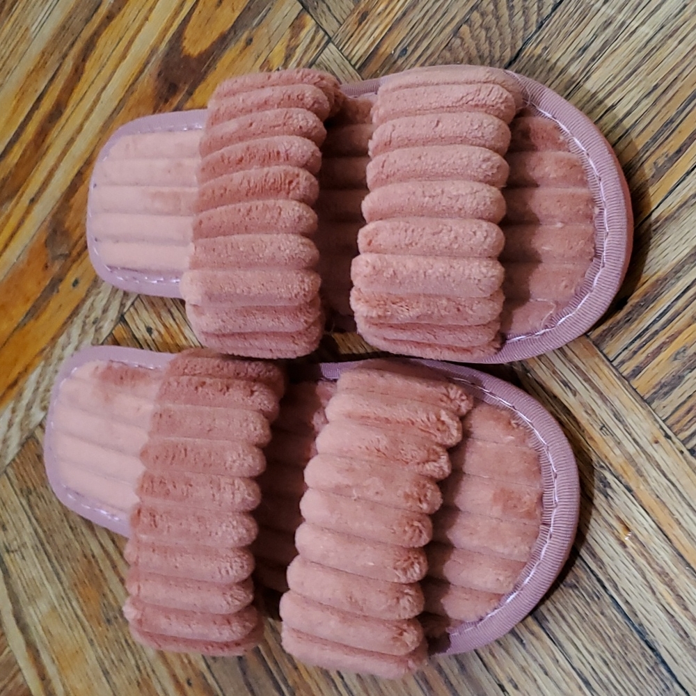 Slippers - Picture 2 of 5